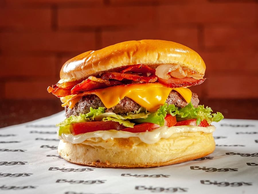 Cheddar Burger Salada Bacon
