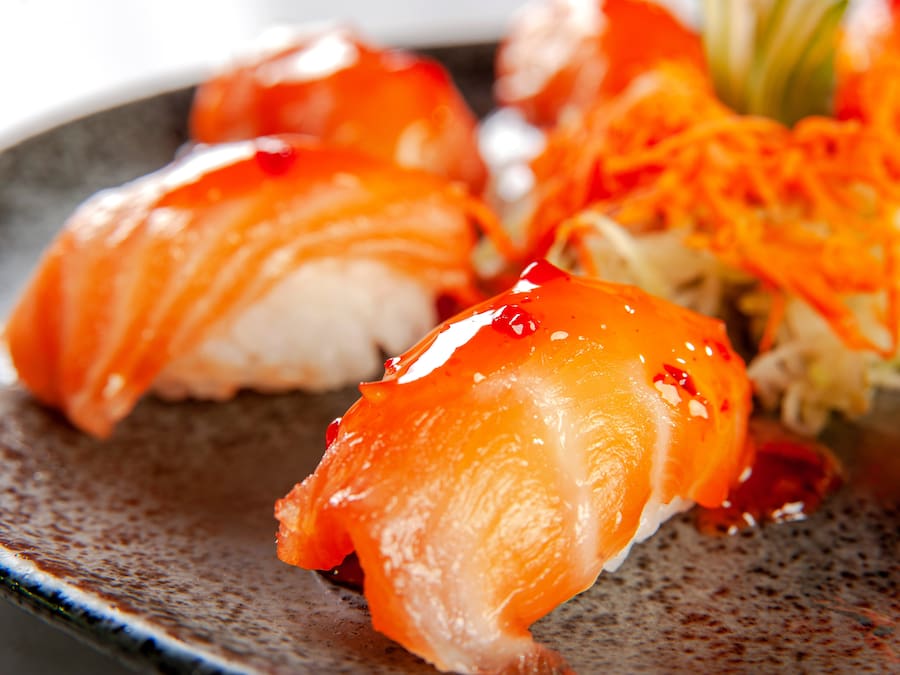 Niguiri Salmão com Geleia de Pimenta